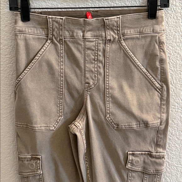 Spanx Dune Grey Stretch Twill High Rise Ankle Skinny Cargo Pants Size Medium - Picture 3 of 8